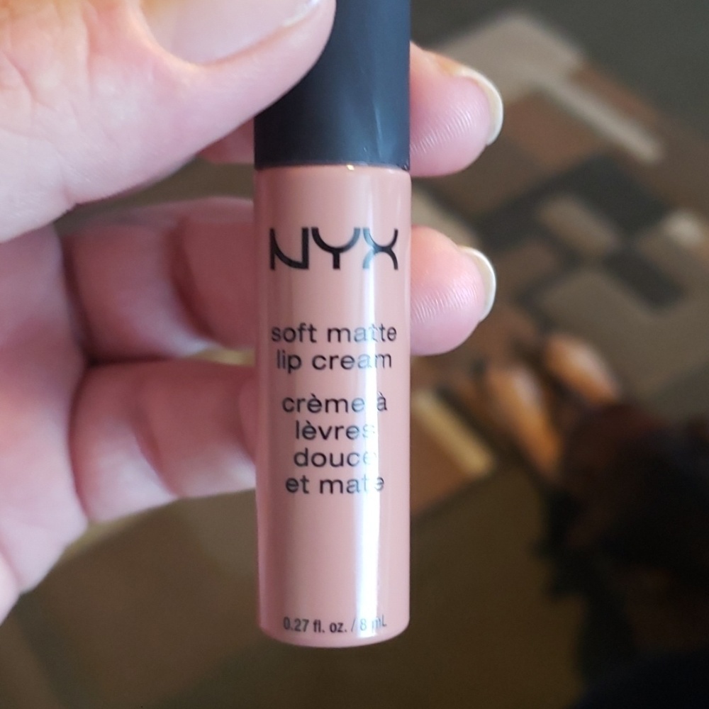 Matte lip cream